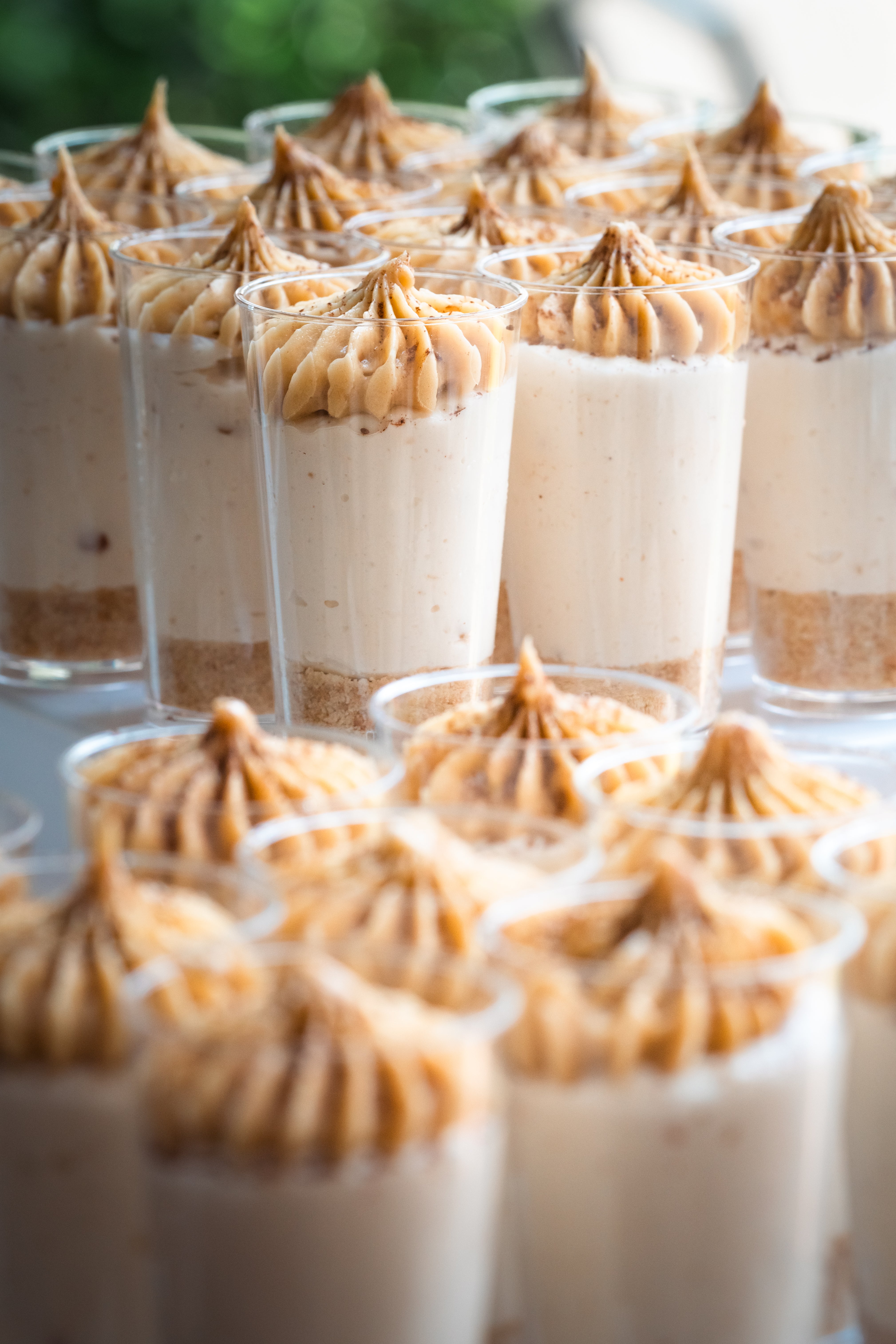 Vasitos de postre preparados para catering
