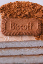 Pastel de Lotus, detalle de galleta Biscoff y capas