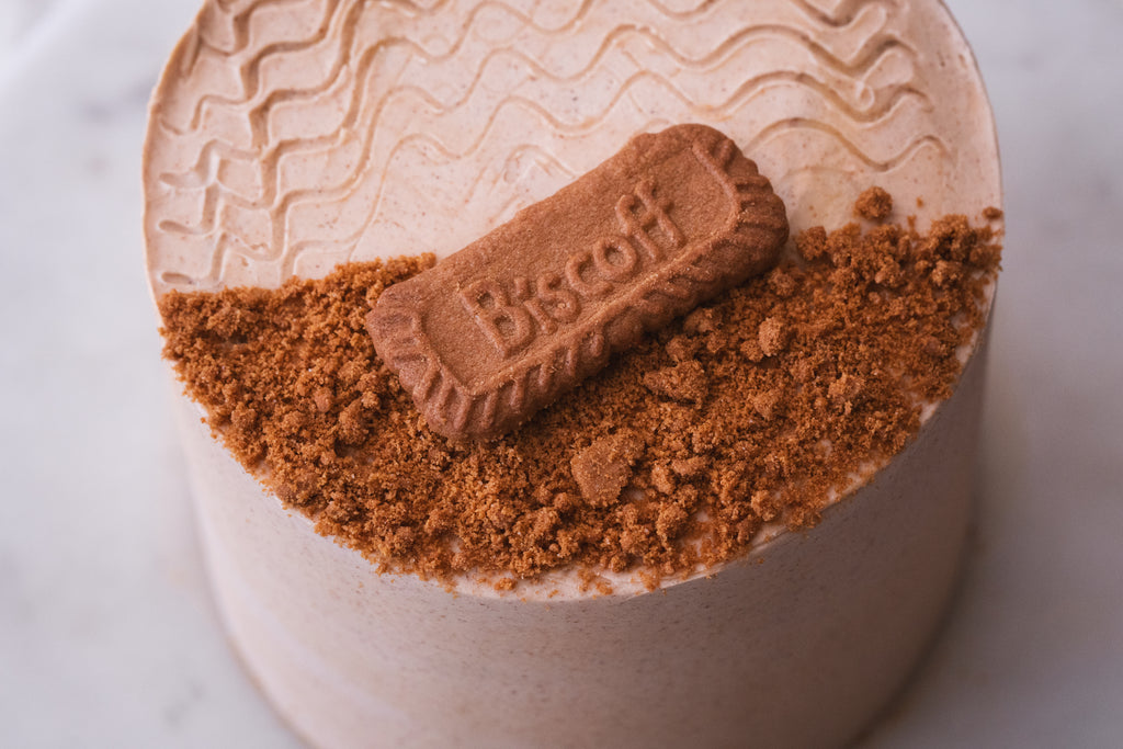 Pastel de Lotus completo con galleta Biscoff y crumble